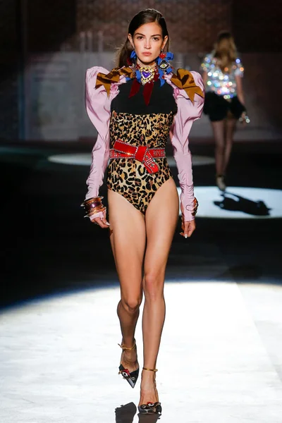 Look 3